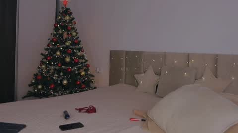 Lola online show from 12/08/24, 03:00