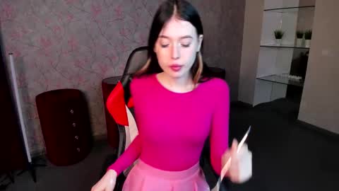 Snapshot of lolla_awesome chatting on 09/11/25, 07:52 Lolla online show from 09/11/25, 07:52