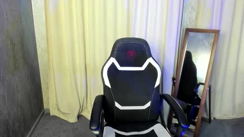 Snapshot of lolla_awesome chatting on 10/15/25, 01:22 Lolla online show from 10/15/25, 01:22