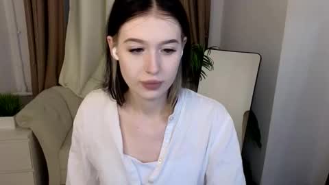 Snapshot of lolla_awesome chatting on 10/27/25, 07:23 Lolla online show from 10/27/25, 07:23