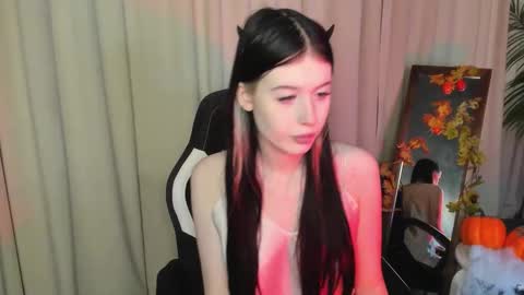 Snapshot of lolla_awesome chatting on 10/29/25, 07:32 Lolla online show from 10/29/25, 07:32