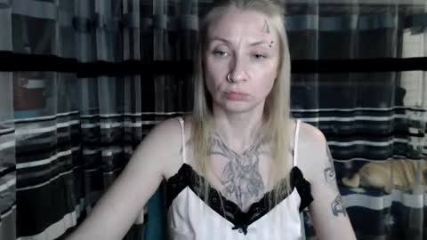 Snapshot of lollifox_1 chatting on 11/10/25, 06:18 Lisa online show from 11/10/25, 06:18