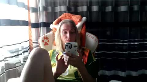 Lisa online show from 07/28/26, 12:48