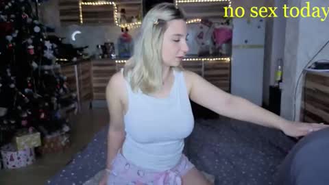 lollove24 online show from 12/05/25, 03:30