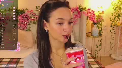 Snapshot of lolly_neal chatting on 10/14/25, 05:08 Lolly online show from 10/14/25, 05:08