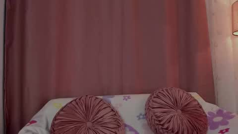 Snapshot of lollypetitte_ chatting on 10/23/25, 05:51 Lolly online show from 10/23/25, 05:51