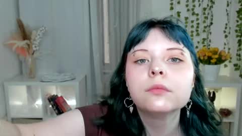 Snapshot of lollyshy__ chatting on 05/17/26, 11:06 Lolly online show from 05/17/26, 11:06