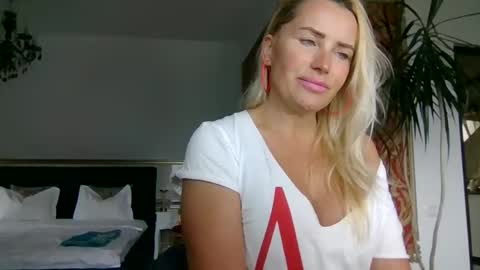 Roxy online show from 10/13/25, 12:05