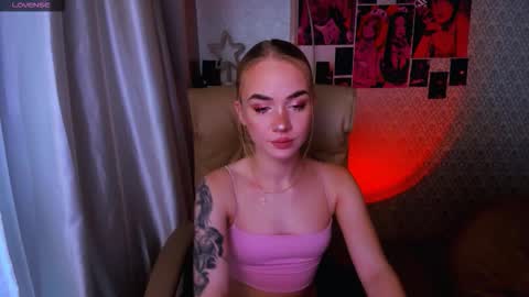 Snapshot of lollyy_baby chatting on 11/15/25, 08:33 Lollyy baby online show from 11/15/25, 08:33