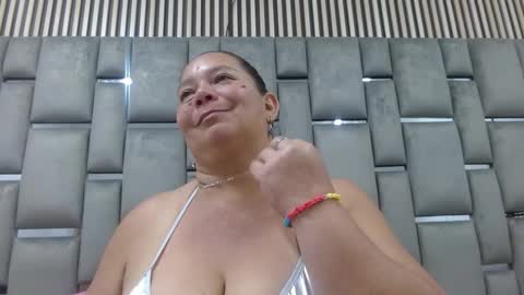 Snapshot of loly47 chatting on 09/19/25, 05:35 loly47 online show from 09/19/25, 05:35