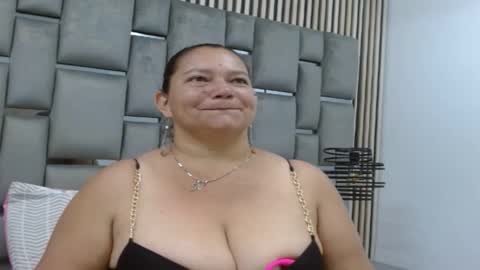 Snapshot of loly47 chatting on 09/25/25, 04:43 loly47 online show from 09/25/25, 04:43