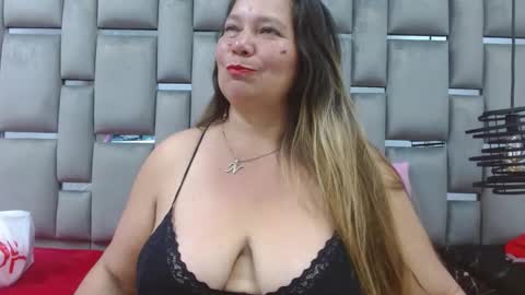 Snapshot of loly47 chatting on 10/10/25, 10:09 loly47 online show from 10/10/25, 10:09