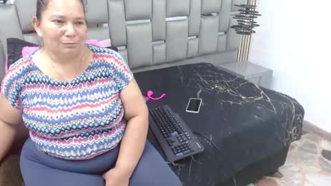 Snapshot of loly47 chatting on 10/22/25, 12:22 loly47 online show from 10/22/25, 12:22