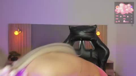 L O L Y online show from 07/08/26, 02:16