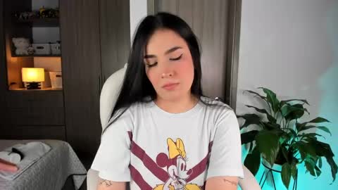 Snapshot of loly_peach chatting on 01/11/25, 03:44 Sarah online show from 01/11/25, 03:44