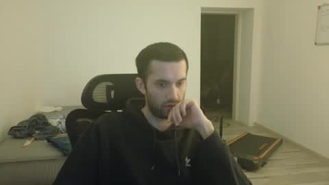 londonboy918070 online show from 03/04/25, 09:43