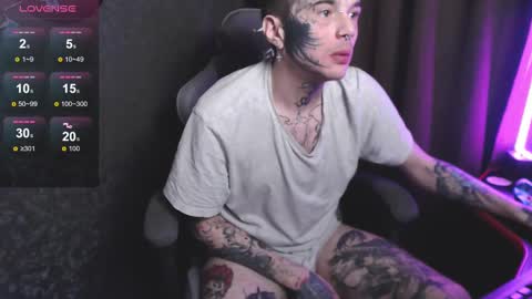 Snapshot of lone1ycrystal chatting on 01/07/25, 01:35 Chris online show from 01/07/25, 01:35