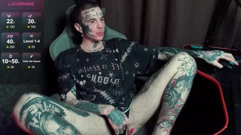 Snapshot of lone1ycrystal chatting on 11/14/25, 04:17 Chris online show from 11/14/25, 04:17