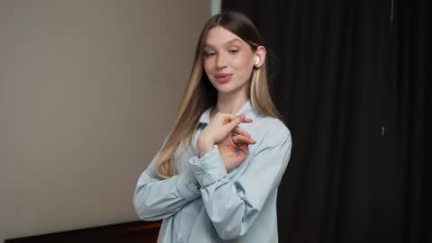 Snapshot of lonely_paradisee chatting on 11/09/25, 08:56 Sofia online show from 11/09/25, 08:56