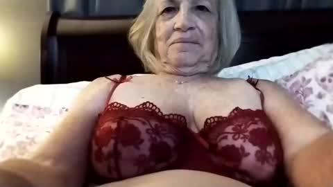 Snapshot of lonelylana1955 chatting on 10/18/25, 11:11 lonelylana1955 online show from 10/18/25, 11:11