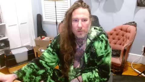 Snapshot of longhair021 chatting on 10/10/25, 10:03 longhair online show from 10/10/25, 10:03
