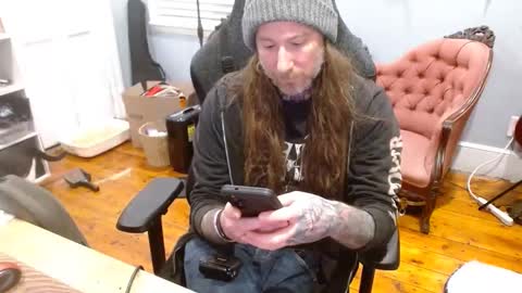 Snapshot of longhair021 chatting on 10/19/25, 04:24 longhair online show from 10/19/25, 04:24