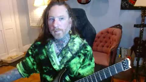 Snapshot of longhair021 chatting on 12/02/25, 04:02 longhair online show from 12/02/25, 04:02