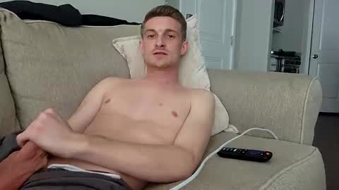 Snapshot of longroyaltyy chatting on 12/13/25, 10:37 longroyaltyy online show from 12/13/25, 10:37