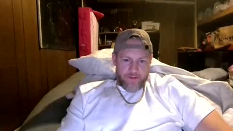 Snapshot of longstrokin8869 chatting on 06/10/26, 06:01 Bradsobad88 online show from 06/10/26, 06:01