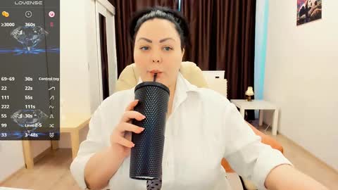 Nina online show from 02/06/25, 12:16