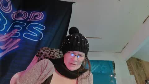 Snapshot of lononcashmere69 chatting on 12/08/24, 06:50 Londoncashmere69 online show from 12/08/24, 06:50