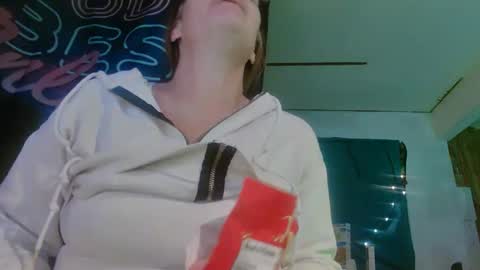 Snapshot of lononcashmere69 chatting on 12/17/24, 02:12 Londoncashmere69 online show from 12/17/24, 02:12