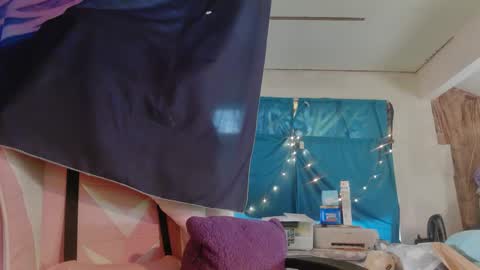 Snapshot of lononcashmere69 chatting on 12/19/24, 04:13 Londoncashmere69 online show from 12/19/24, 04:13