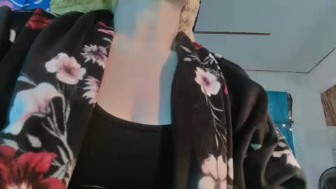 Snapshot of lononcashmere69 chatting on 01/05/25, 04:38 Londoncashmere69 online show from 01/05/25, 04:38
