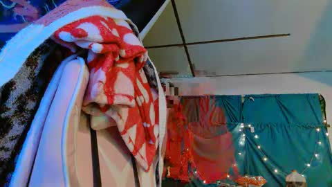 Snapshot of lononcashmere69 chatting on 01/12/25, 01:11 Londoncashmere69 online show from 01/12/25, 01:11