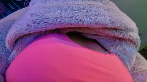 Snapshot of lononcashmere69 chatting on 01/22/25, 12:27 Londoncashmere69 online show from 01/22/25, 12:27