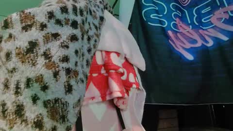 Snapshot of lononcashmere69 chatting on 02/19/25, 12:35 Londoncashmere69 online show from 02/19/25, 12:35