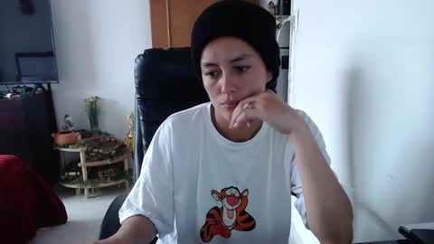 Snapshot of look_my_cam chatting on 10/30/25, 03:13 lucy online show from 10/30/25, 03:13