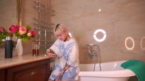  Adele Ellie and Lou   Sally Dana and Bonnie online show from 11/29/25, 01:47