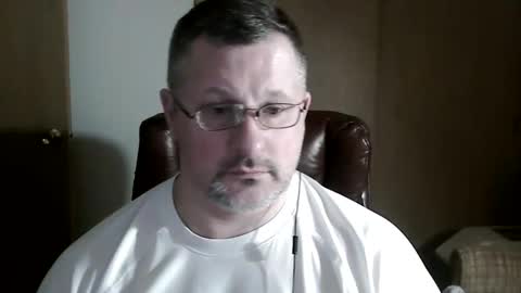 Snapshot of lookin75 chatting on 03/05/25, 04:34 lookin75 online show from 03/05/25, 04:34