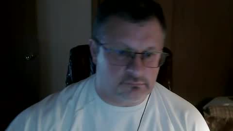 Snapshot of lookin75 chatting on 10/07/25, 02:31 lookin75 online show from 10/07/25, 02:31