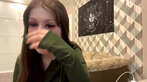 Snapshot of looking_me chatting on 10/07/25, 05:04 EVA online show from 10/07/25, 05:04