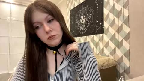 Snapshot of looking_me chatting on 10/10/25, 05:17 EVA online show from 10/10/25, 05:17