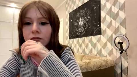 Snapshot of looking_me chatting on 10/11/25, 05:28 EVA online show from 10/11/25, 05:28