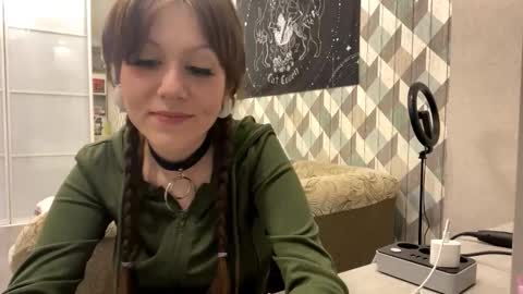 Snapshot of looking_me chatting on 10/12/25, 06:29 EVA online show from 10/12/25, 06:29