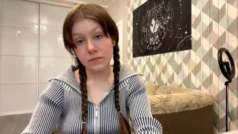 Snapshot of looking_me chatting on 10/18/25, 06:48 EVA online show from 10/18/25, 06:48