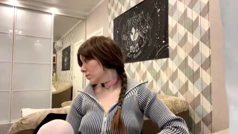 Snapshot of looking_me chatting on 10/22/25, 05:19 EVA online show from 10/22/25, 05:19