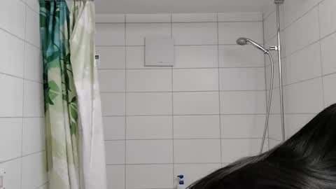 Snapshot of loolaunshaved chatting on 11/27/25, 03:36 loolaunshaved online show from 11/27/25, 03:36