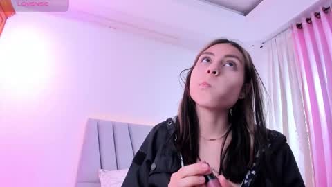 Snapshot of loolii_pink chatting on 09/16/25, 01:01 Loly online show from 09/16/25, 01:01