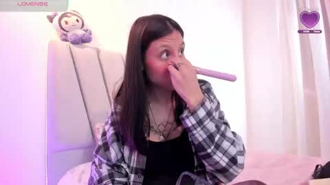 Snapshot of loolii_pink chatting on 12/04/25, 03:54 Loly online show from 12/04/25, 03:54